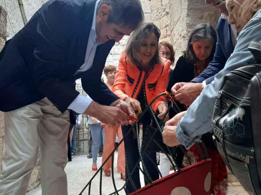 Se inaugura la exposición de arte contemporáneo 'Sinfonía' en el Castillo de Íscar
