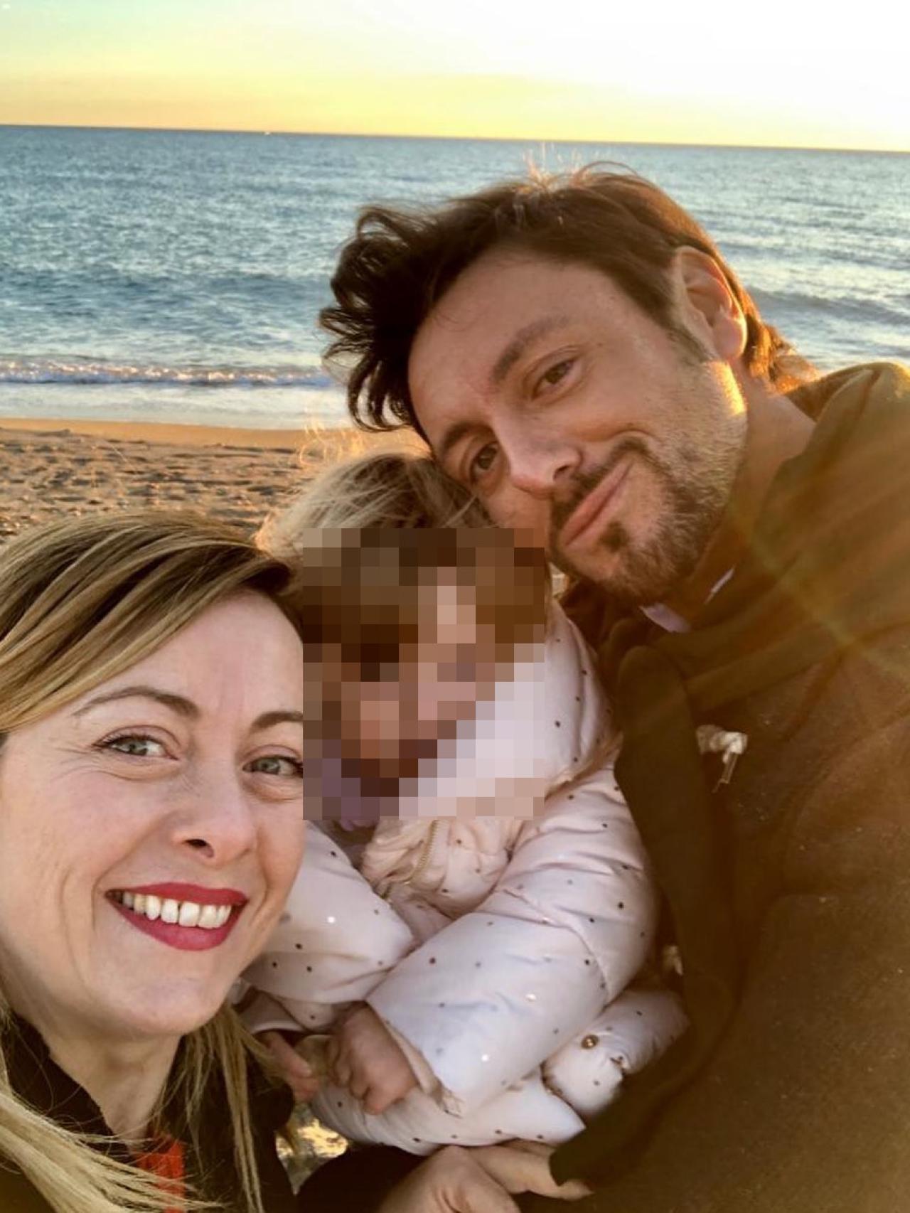 El Lado íntimo De Giorgia Meloni: Abandonada Por Su Padre, Víctima Del ...