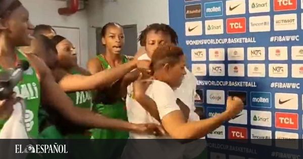 Mali players come to strike in the mixed zone