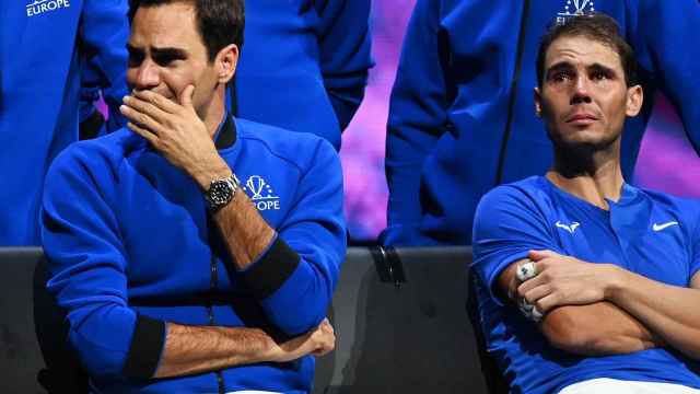 Roger Federer y Rafa Nadal, entre lágrimas tras el último partido como profesional del suizo
