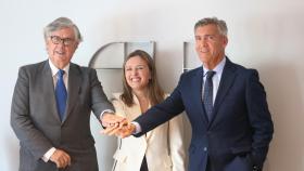 Javier Cepedano, presidente de FELE, María Calvo, presidenta de FADE y Juan Manuel Vieites, presidente de CEG