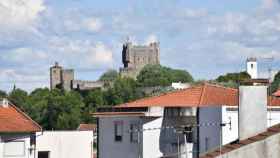 Vista de Braganza con el imponente castillo al fondo