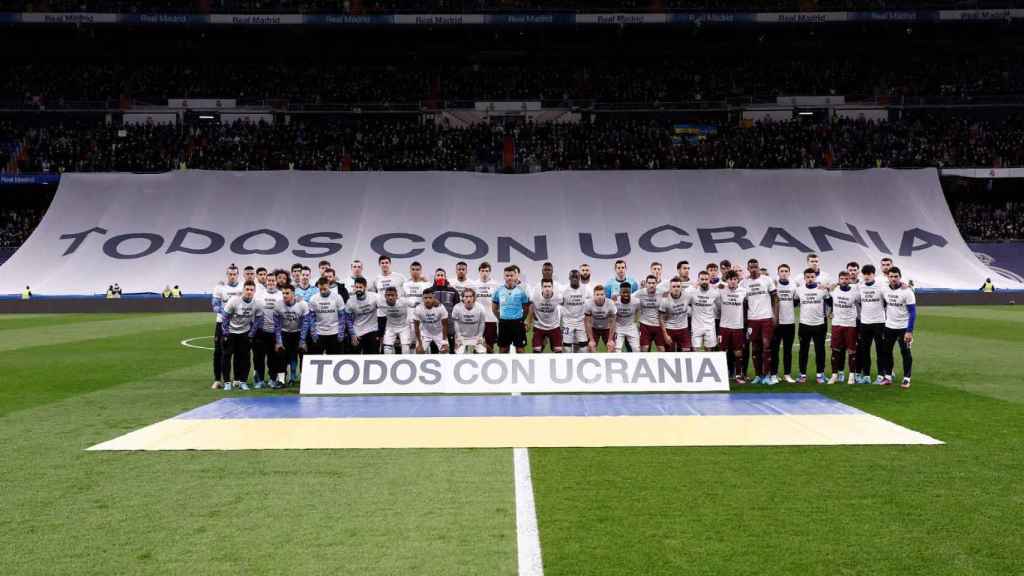 Mensaje de apoyo a Ucrania en el Santiago Bernabéu