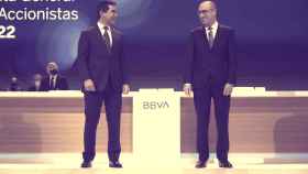 El presidente de BBVA, Carlos Torres, y el consejero delegado, Onur Genç.