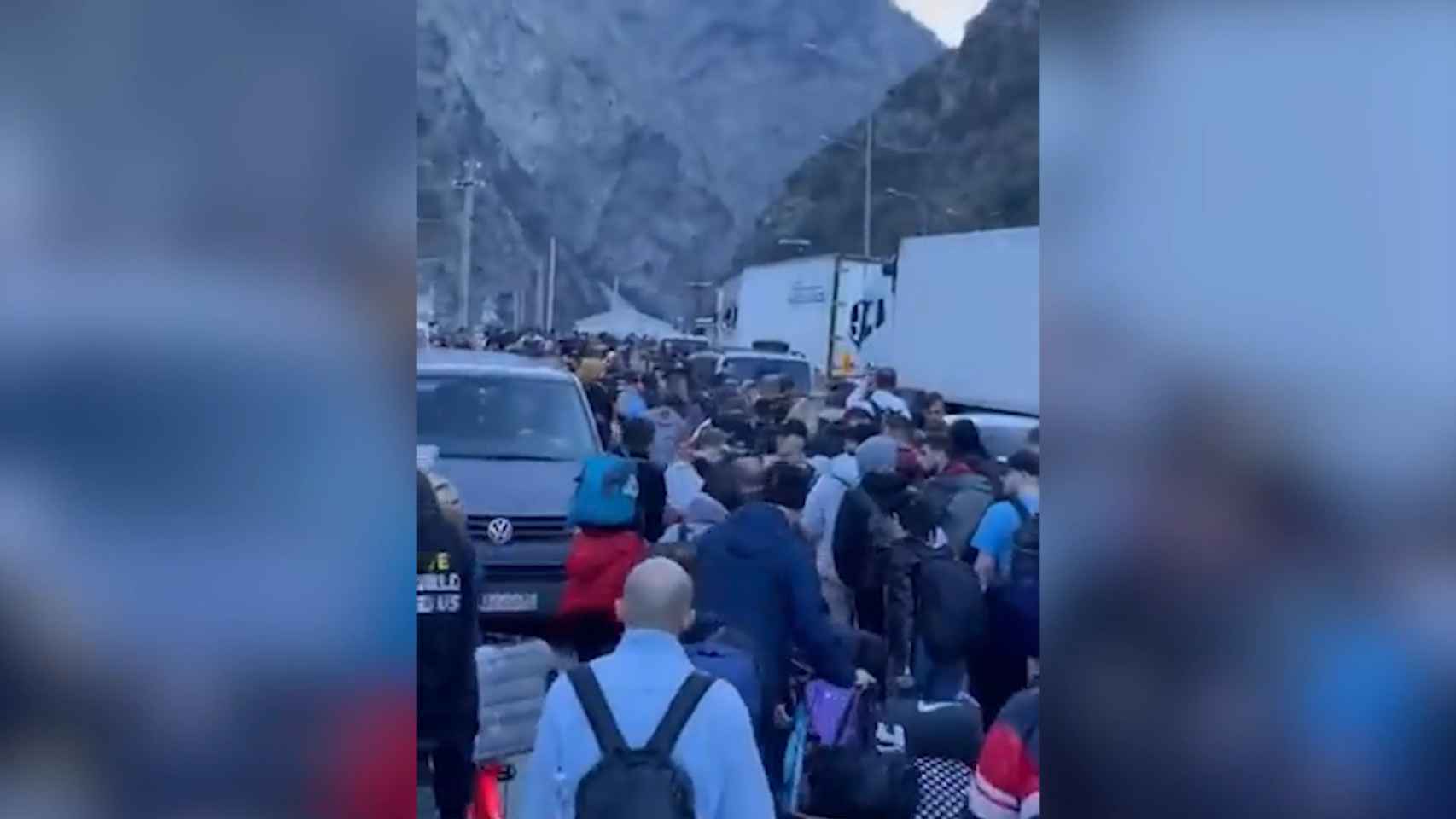 La otra movilización de Putin: 10.000 rusos cruzan la frontera de Georgia a diario para no ir al frente. Foto: Reuters | Irakli Gedenidze