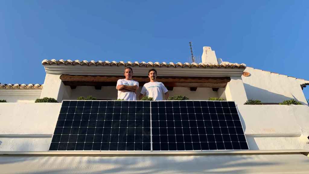 Los fundadores de Tornasol Energy y sus paneles solares de balcón
