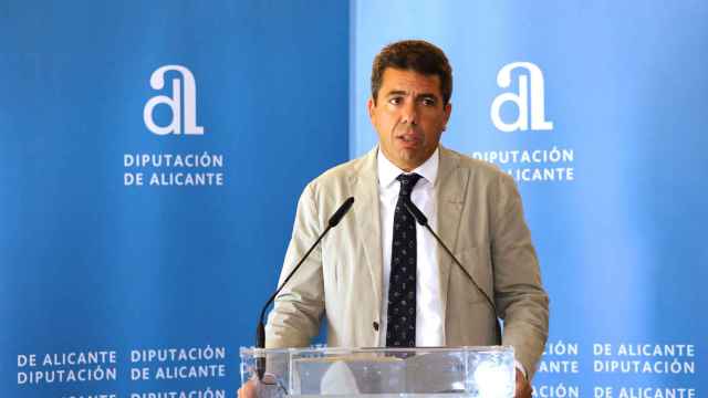 Carlos Mazón durante la rueda de prensa en Elche presentando las inversiones de la Diputación.