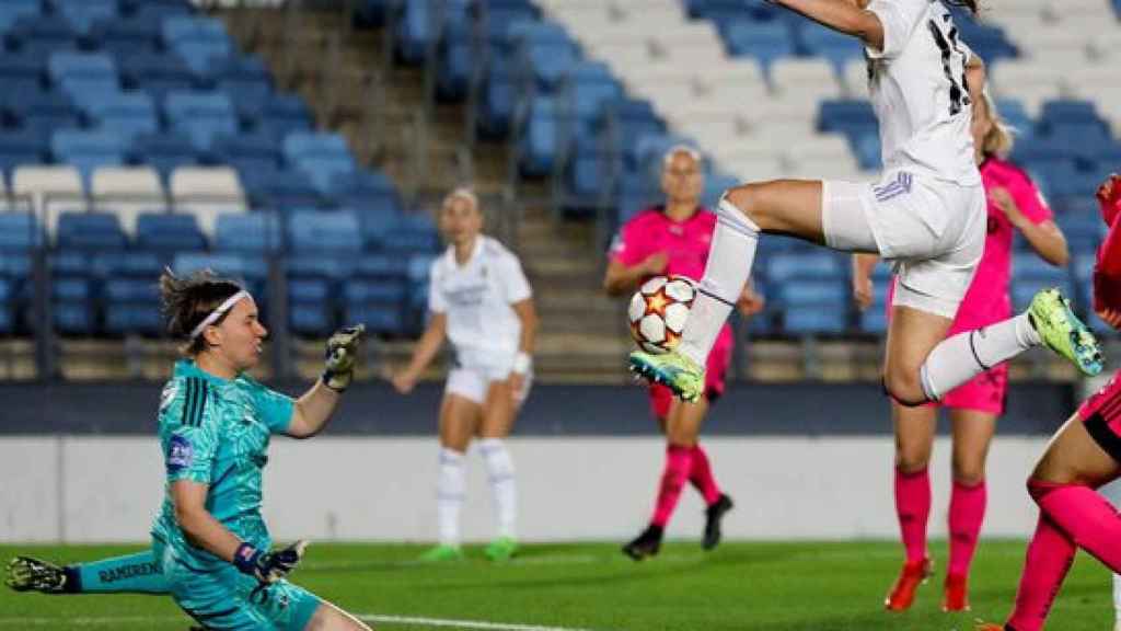 Momento del gol de Caroline Weir en el Real Madrid Femenino - Rosenborg de la Women's Champions League 2022/2023