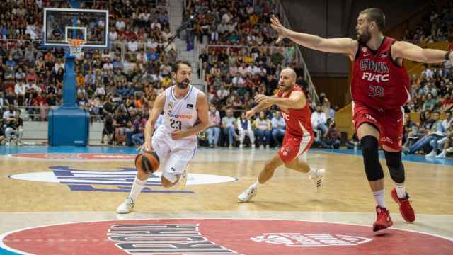 Sergio Llull y Marc Gasol, durante el Bàsquet Girona - Real Madrid de Baloncesto de la ACB 2022/2023