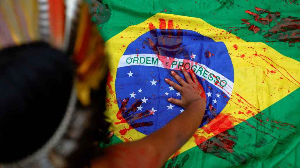 Imagen de una protesta de los indígenas brasileños.