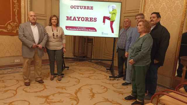 La concejala de Mayores, Isabel Macías, presenta las actividades del 'Mes de los Mayores'
