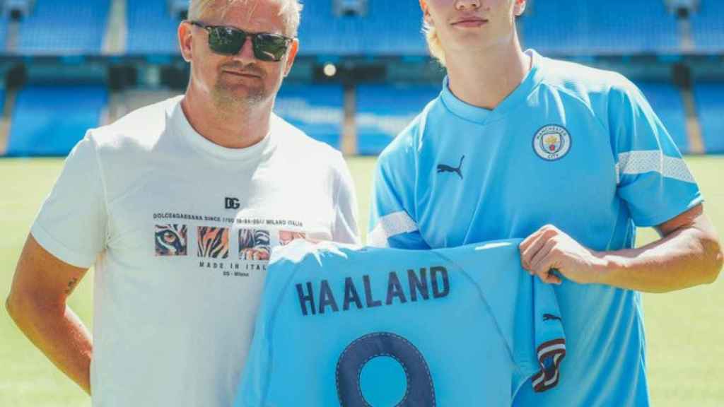 Erling Haaland junto a su padre Alfie Haaland
