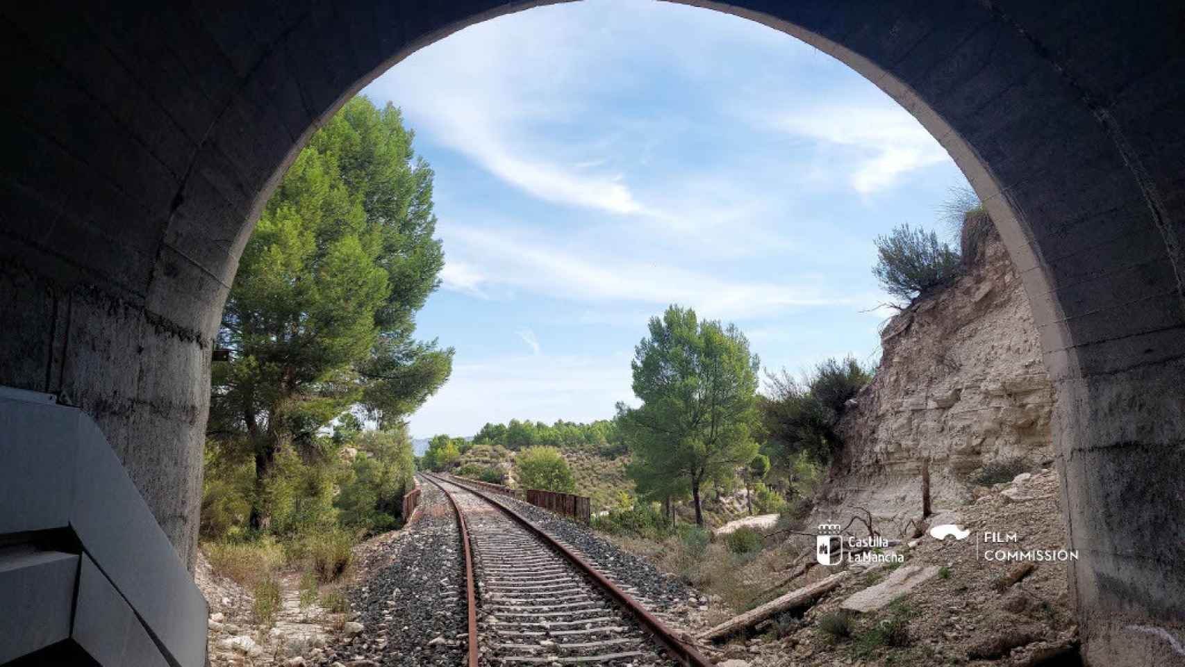 Las vías del Camarillas, un "parque temático" cine en Albacete que querrás conocer