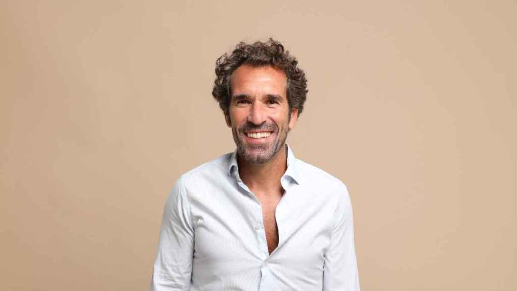 El CEO de Scalpers, Borja Vázquez, posa en el estudio de su firma.