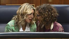 Yolanda Díaz y María Jesús Montero en el Congreso de los Diputados.