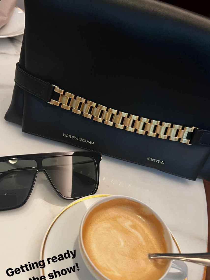 Eva Longoria compartió su desayuno presumiendo de su bolso de Victoria Beckham.