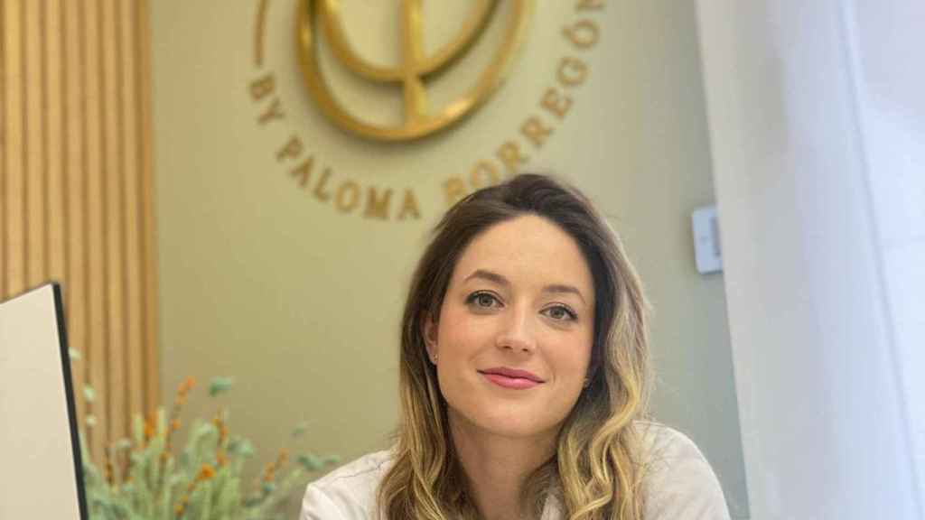 La Doctora Paloma Borregón en su consulta de la Clínica Kalosia de Madrid.