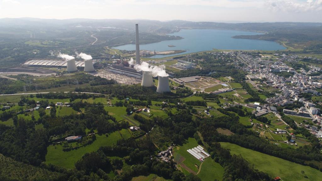 La central térmica de As Pontes es una de las instalaciones parcialmente abiertas de España.