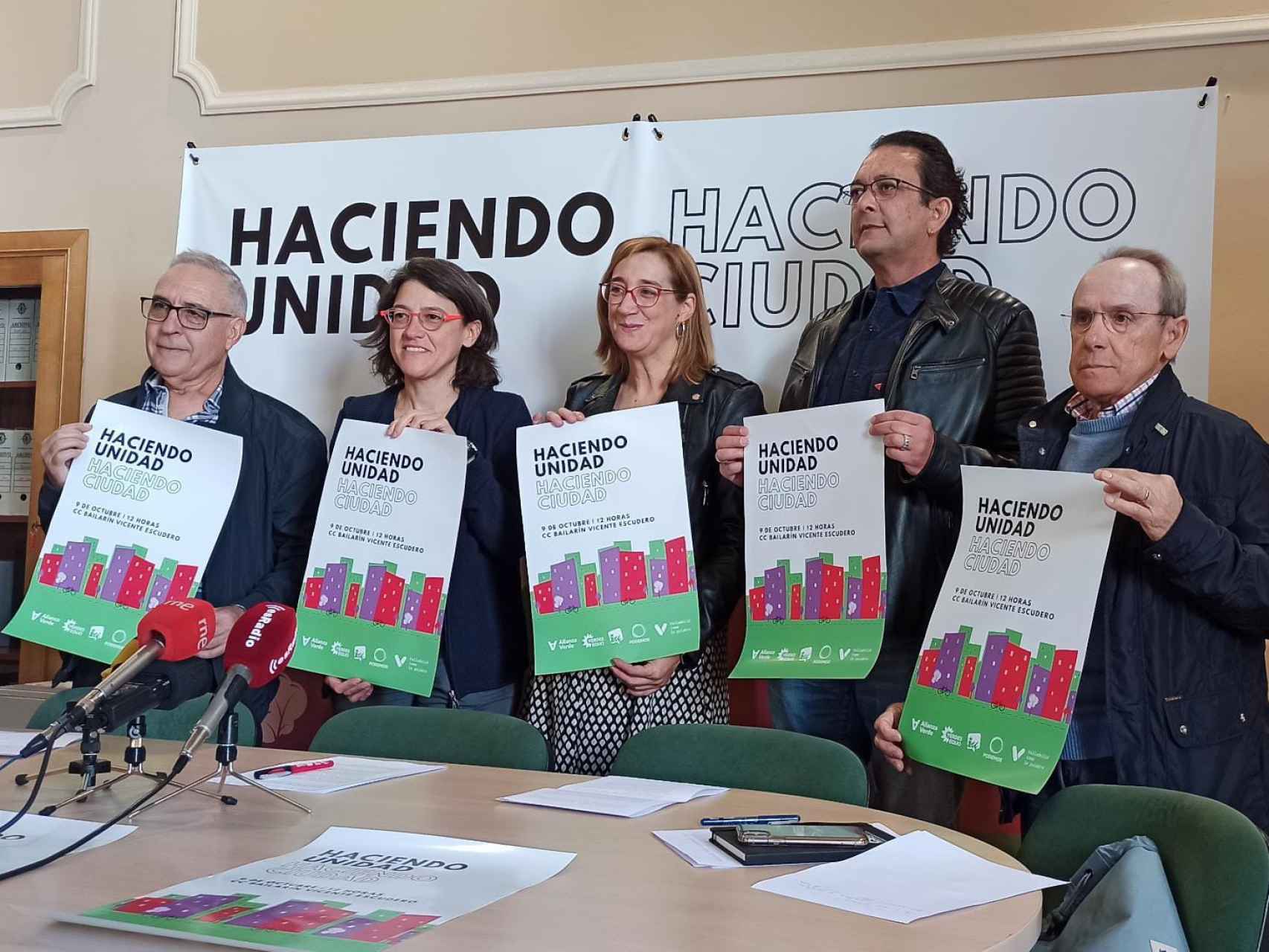 Los representantes de Equo, Izquierda Unida, VTLP, Podemos y Alianza Verde, durante la rueda de prensa de este viernes.