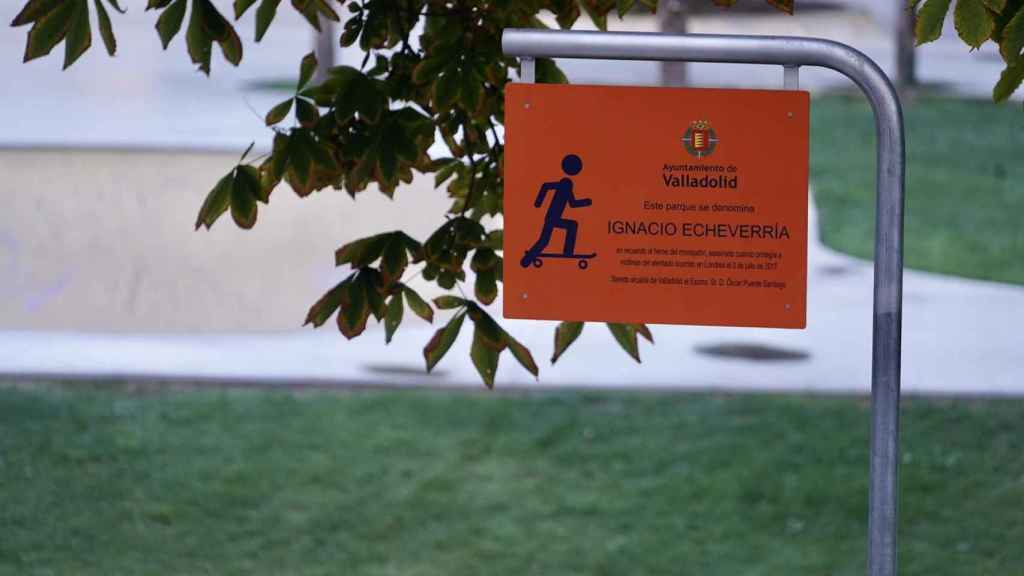 Placa por Ignacio Echeverría en la pista de skate de La Rosaleda de Valladolid