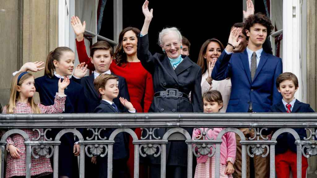 Margarita de Dinamarca junto a sus nietos, en una imagen de 2018.