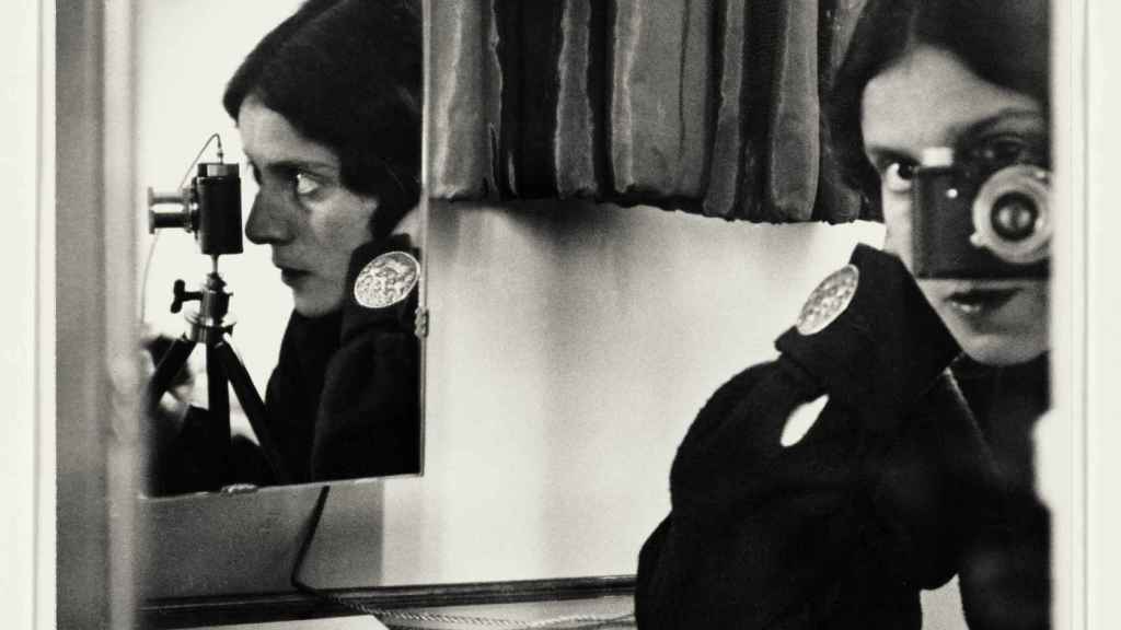 'Autoretrato con Leica' (1931), de Ilse Bing. Colección de Michael Mattis y Judith Hochberg, Nueva York. Estate  of Ilse Bing. Photograph: Jeffrey Sturges