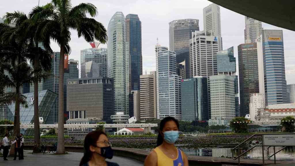 Ciudadanos con mascarillas en Singapur.