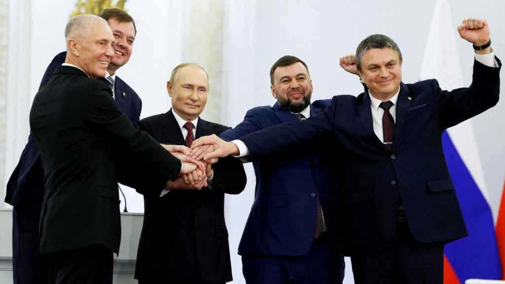 Putin celebra con sus ministros este pasado viernes la anexión de cuatro regiones ucranianas.