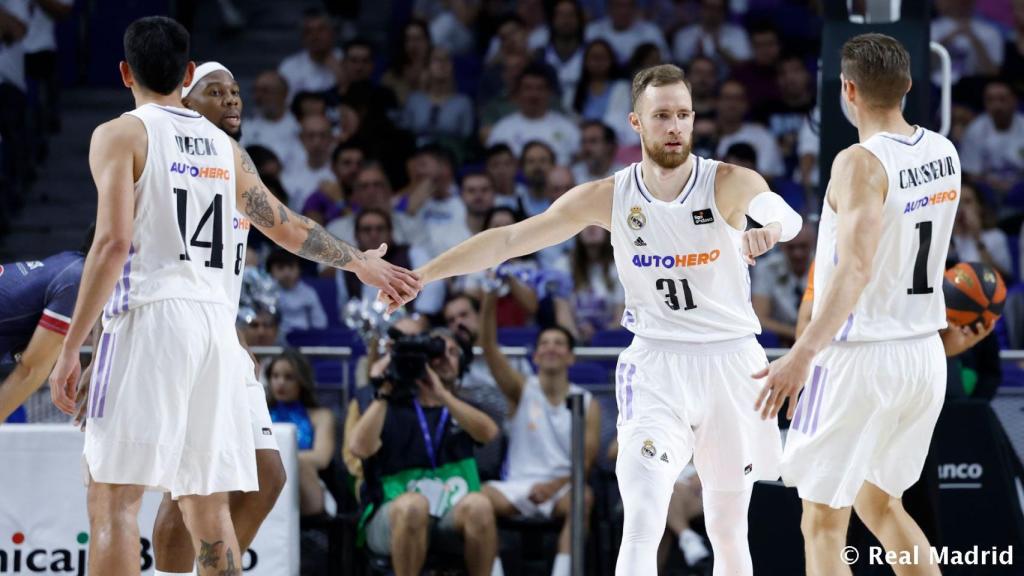 Dzanan Musa celebra con sus compañeros en el WiZink Center