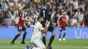 Karim Benzema se lamenta durante el partido ante Osasuna