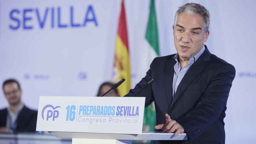 El coordinador general del PP, Elías Bendodo, en la clausura del congreso del partido en Sevilla.