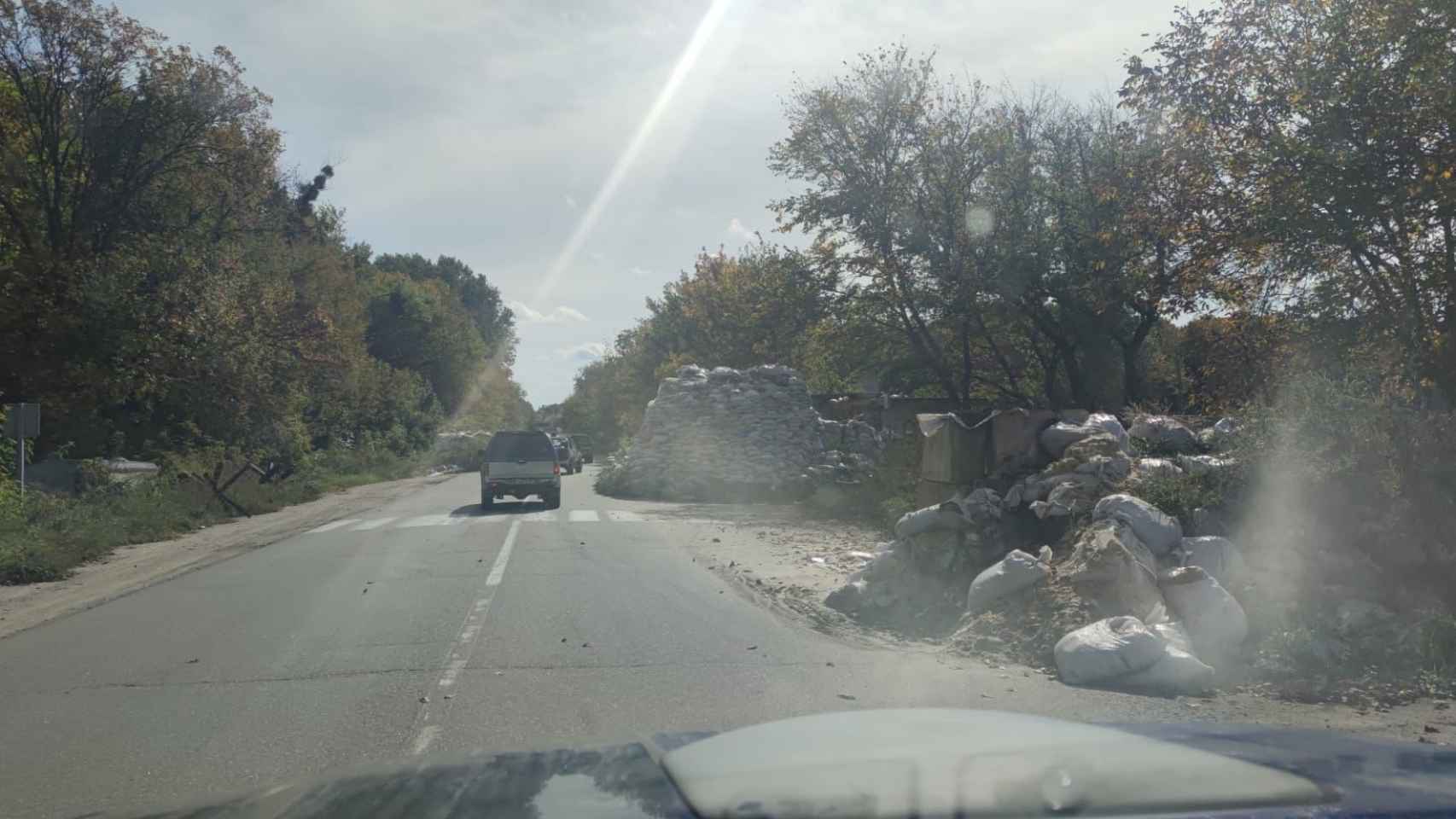 Una carretera en el frente este de la guerra de Ucrania, desde el coche de José Ramón Bauzá (Cs).