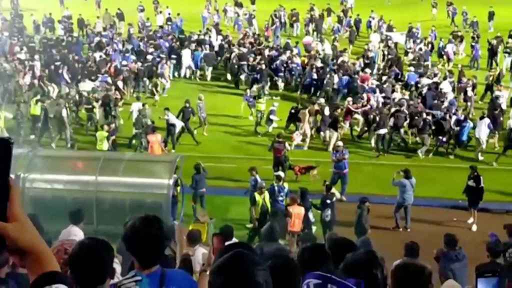 Tragedia en un partido de fútbol en Indonesia