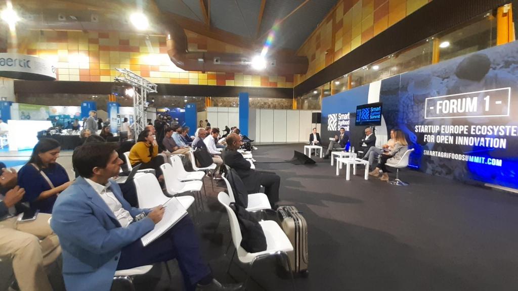 Numeroso público atiende la mesa 'El Sector primario y la Economía circular para un mundo hiperpoblado', el pasado 29 de septiembre en Smart Agrifood Summit 2022 (Málaga).