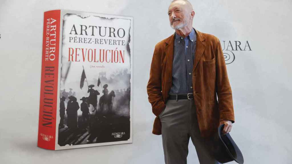 Arturo Pérez-Reverte, este lunes durante la presentación de su nueva novela. Foto: Juan Carlos Hidalgo (Efe)