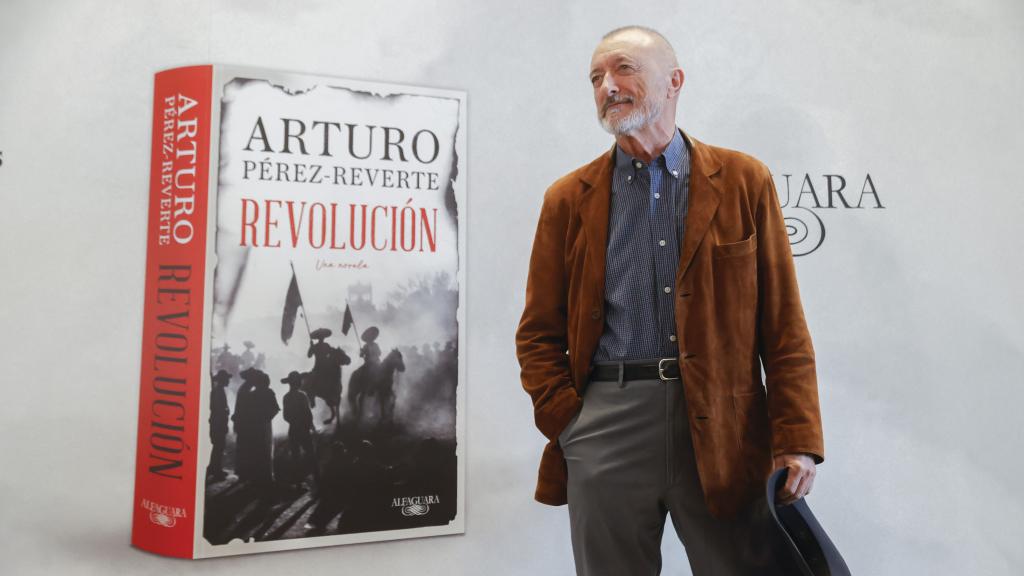 Arturo Pérez-Reverte publica 'Revolución': 