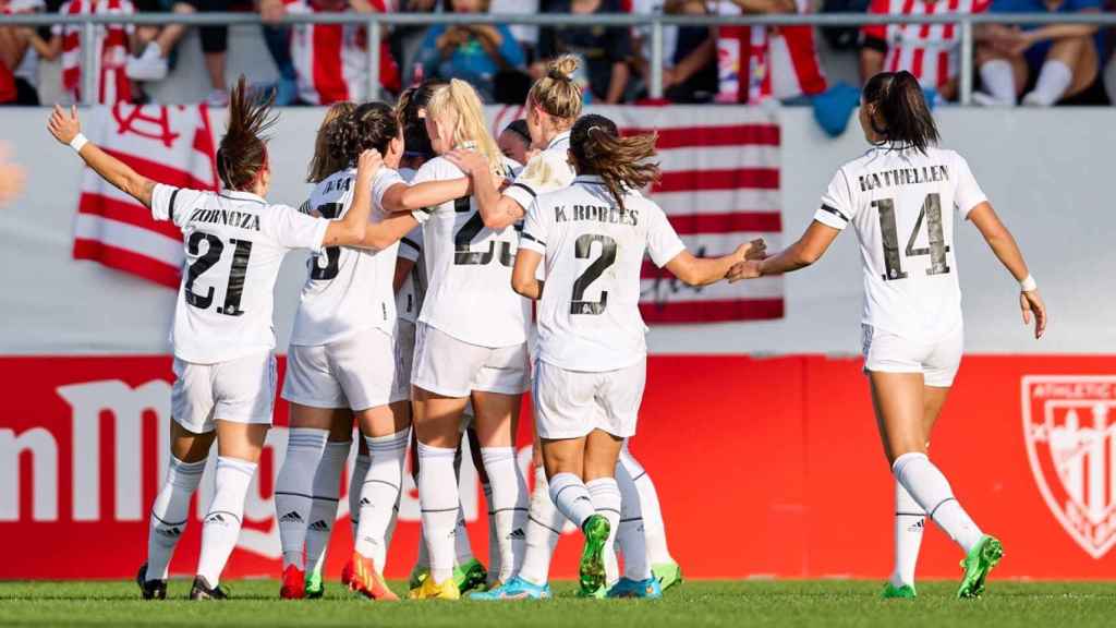 Las jugadoras del Real Madrid Femenino celebran un gol ante el Athletic