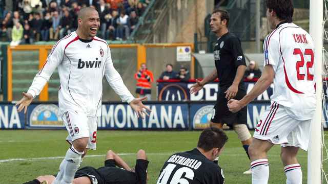 Ronaldo celebra un gol en el AC Milan