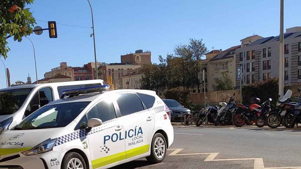 Vehículos de la Policía Local de Málaga en una imagen de archivo.