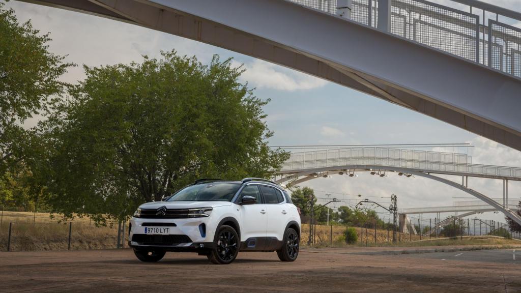 El Citroën C5 Aircross ha recibido este año un restyling para actualizar su imagen y tener un aspecto más elegante.