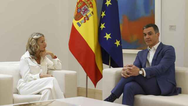 El presidente del Gobierno, Pedro Sánchez, y la vicepresidenta segunda, Yolanda Díaz, este martes en Moncloa.