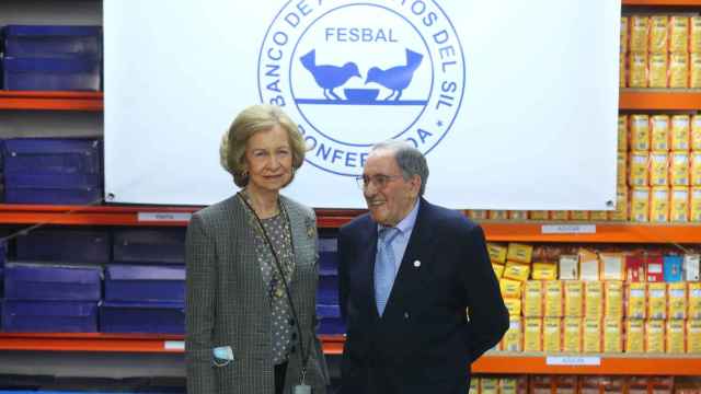 La reina Sofía en su visita al Banco de Alimentos del Sil en Ponferrada