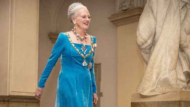 La reina Margarita II de Dinamarca está en el centro de la polémica por su última decisión.