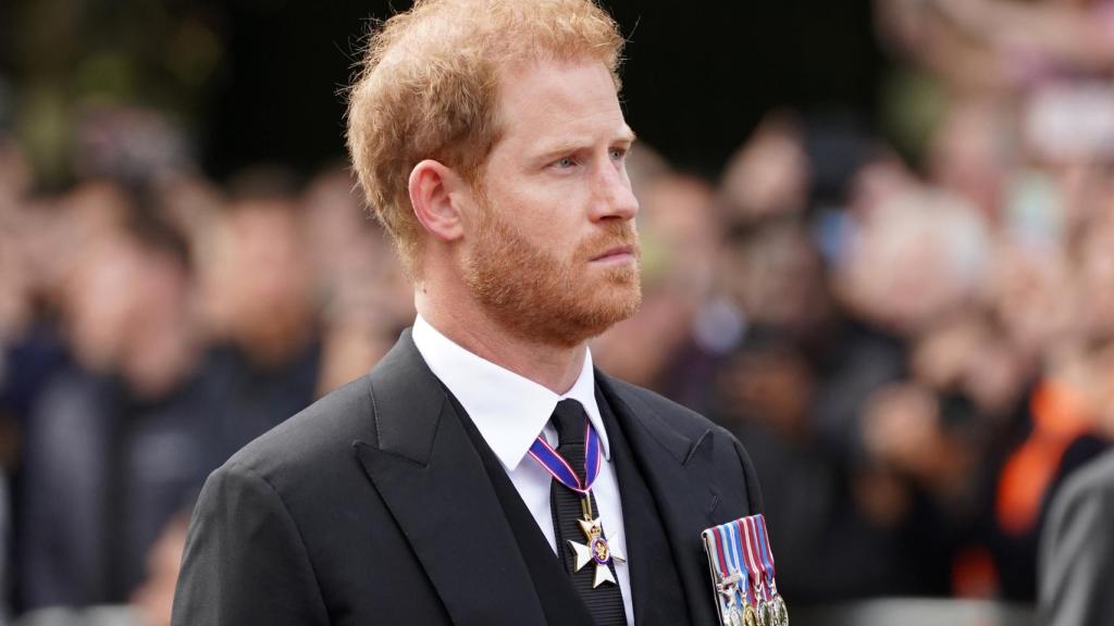 El príncipe Harry en uno de los actos de despedida a la reina Isabel II.
