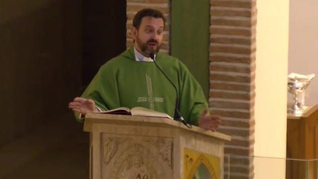 Emilio Jesús Montes en uno de sus sermones. Foto: Twitter @sebas_maspons.