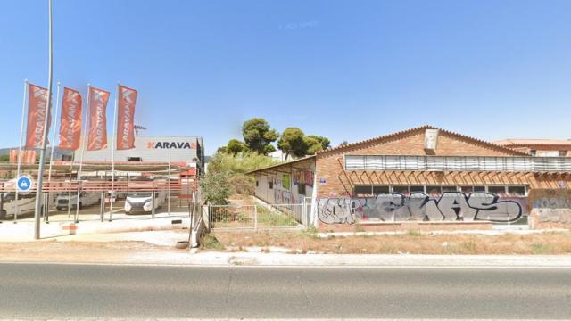 Parcela donde se proyecta el nuevo espacio comercial y el edificio de oficinas.