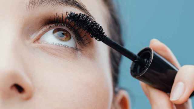 El fácil truco de maquillaje para que los ojos parezcan más claros