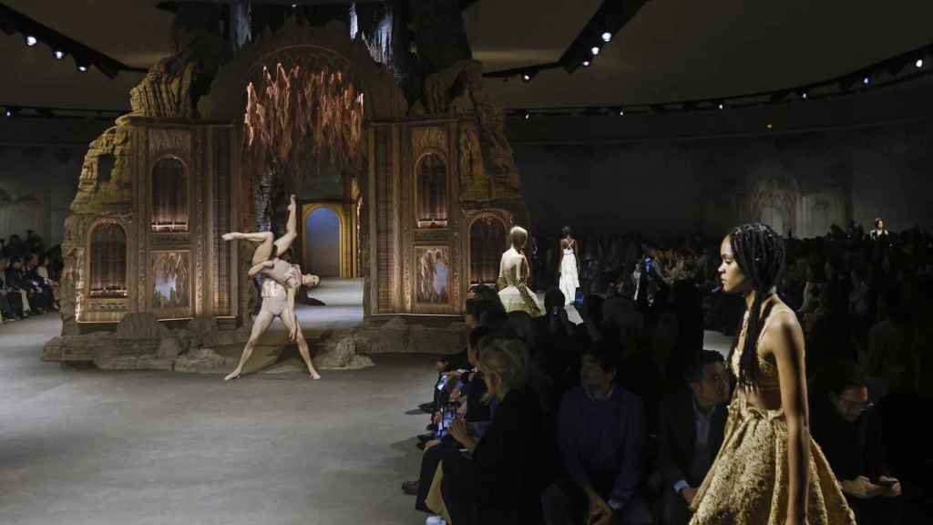 Una imagen del desfile de Dior durante la Paris Fashion Week para la próxima primavera-verano 2023.
