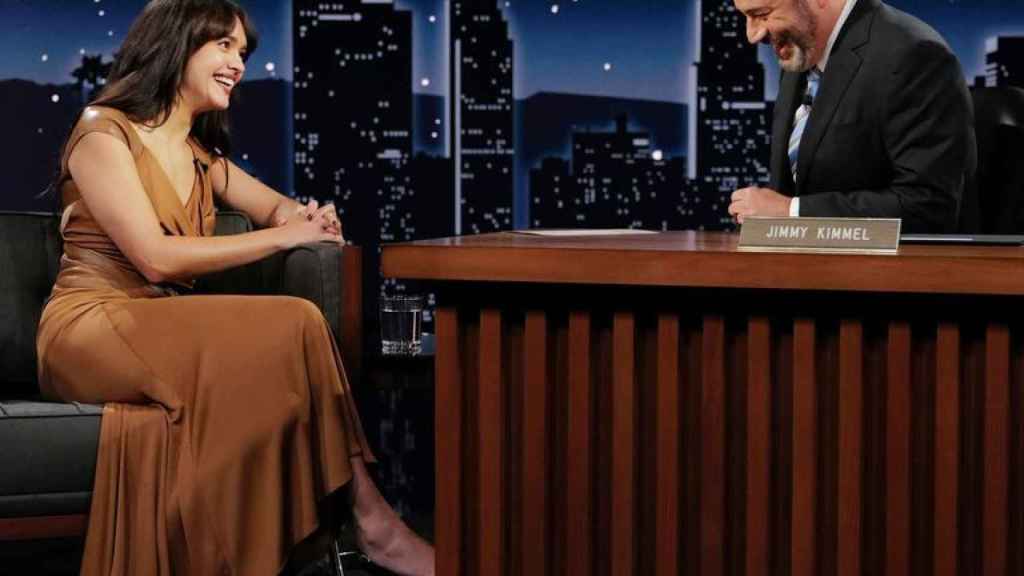 Olivia Cooke en el programa de Jimmy Kimmel.
