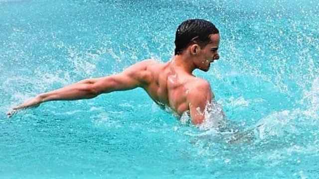 Fernando Díaz durante una prueba de natación sincronizada